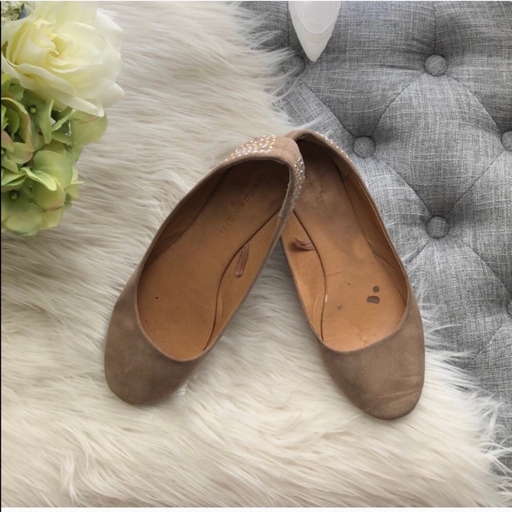 Flats with back end embellishments 💜